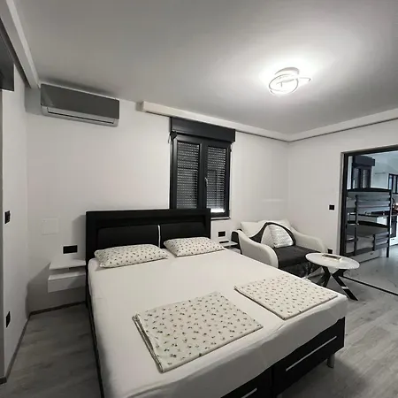 Ivana Black & White Apartments - Marusici Marusici  Extérieur photo
