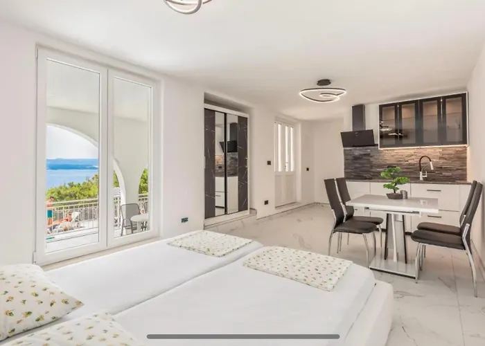 Ivana Black & White Apartments - Marusici