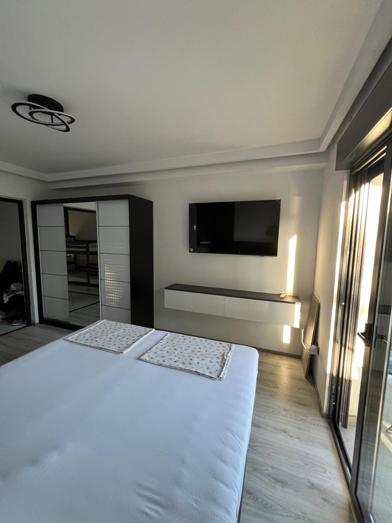 Ivana Black & White - Marusici Marusici (Split-Dalmatia)