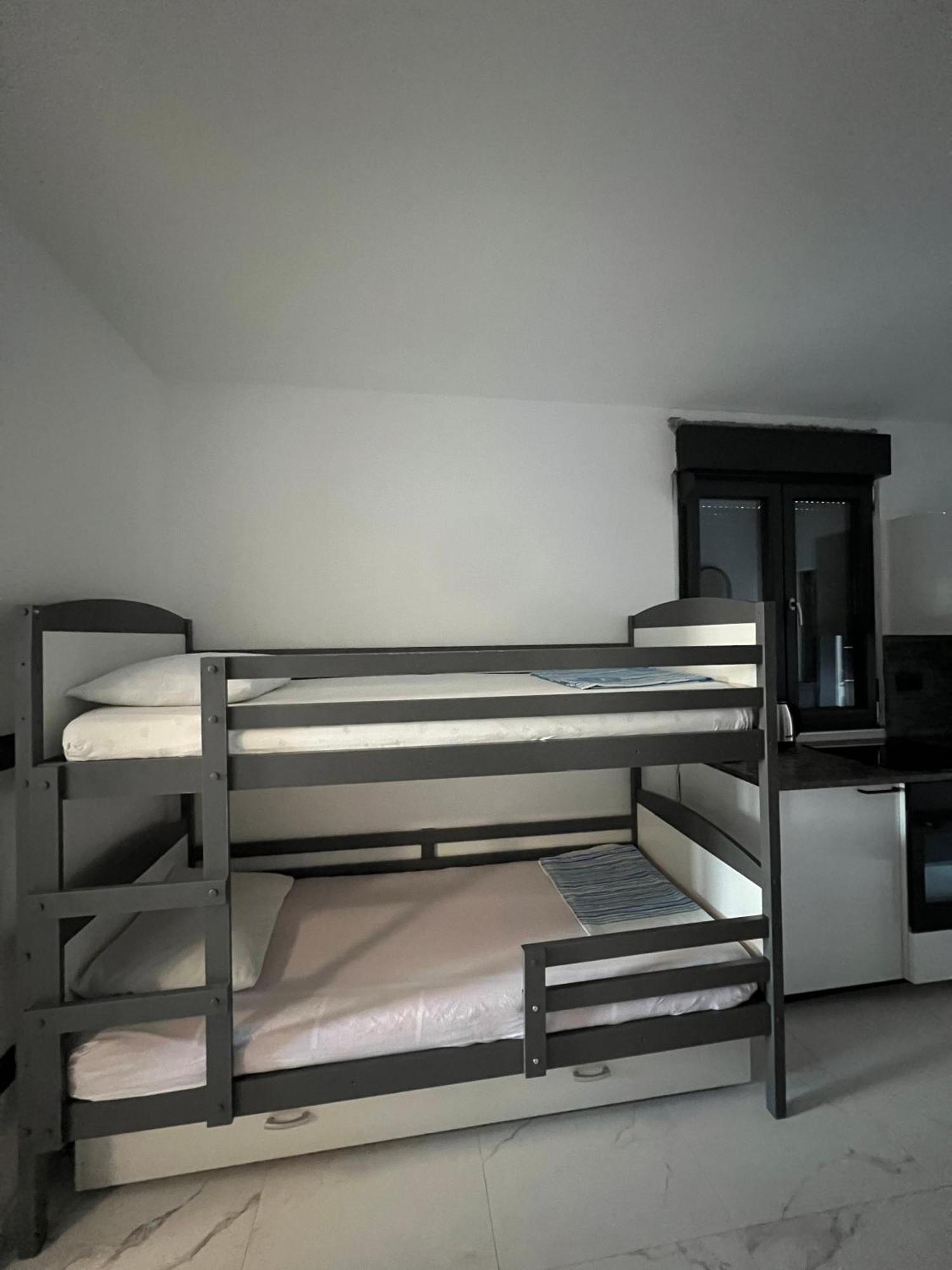 Apartment Ivana Black & White - Marusici