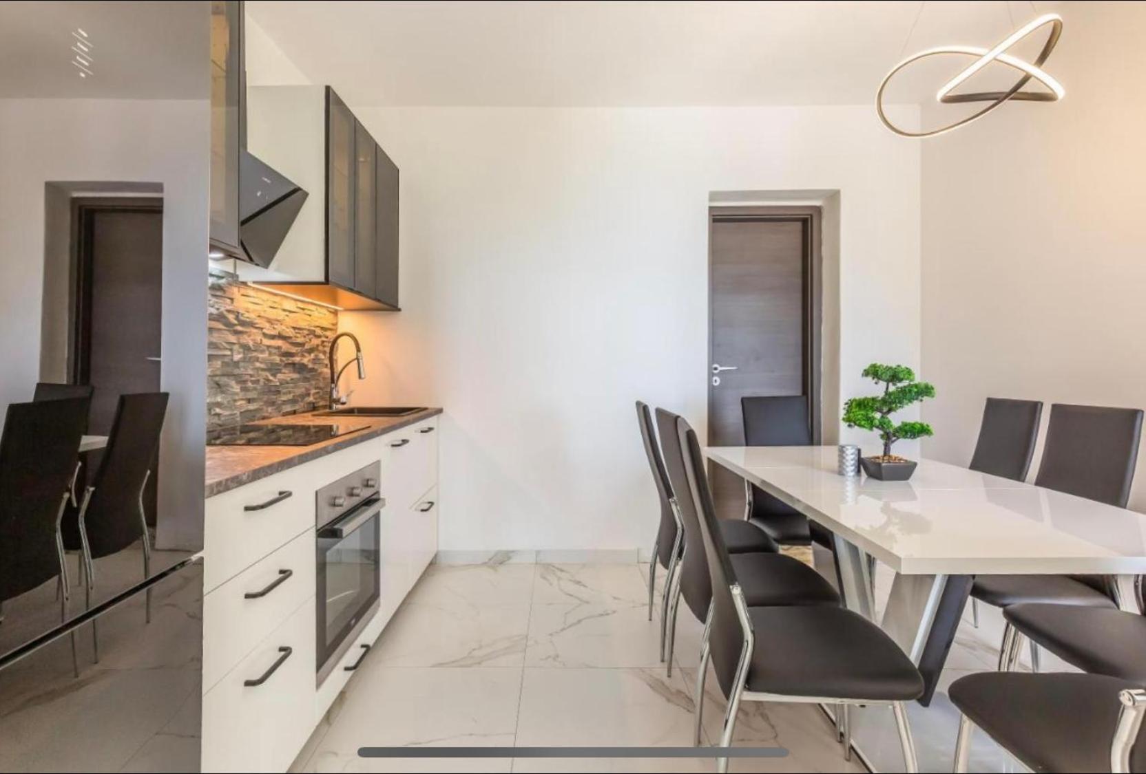 Ivana Black & White - Marusici Apartment Marusici (Split-Dalmatia)
