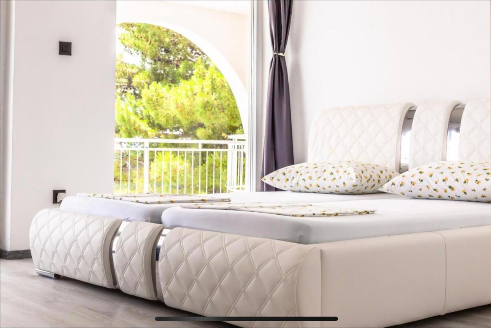 Apartment Ivana Black & White - Marusici *
