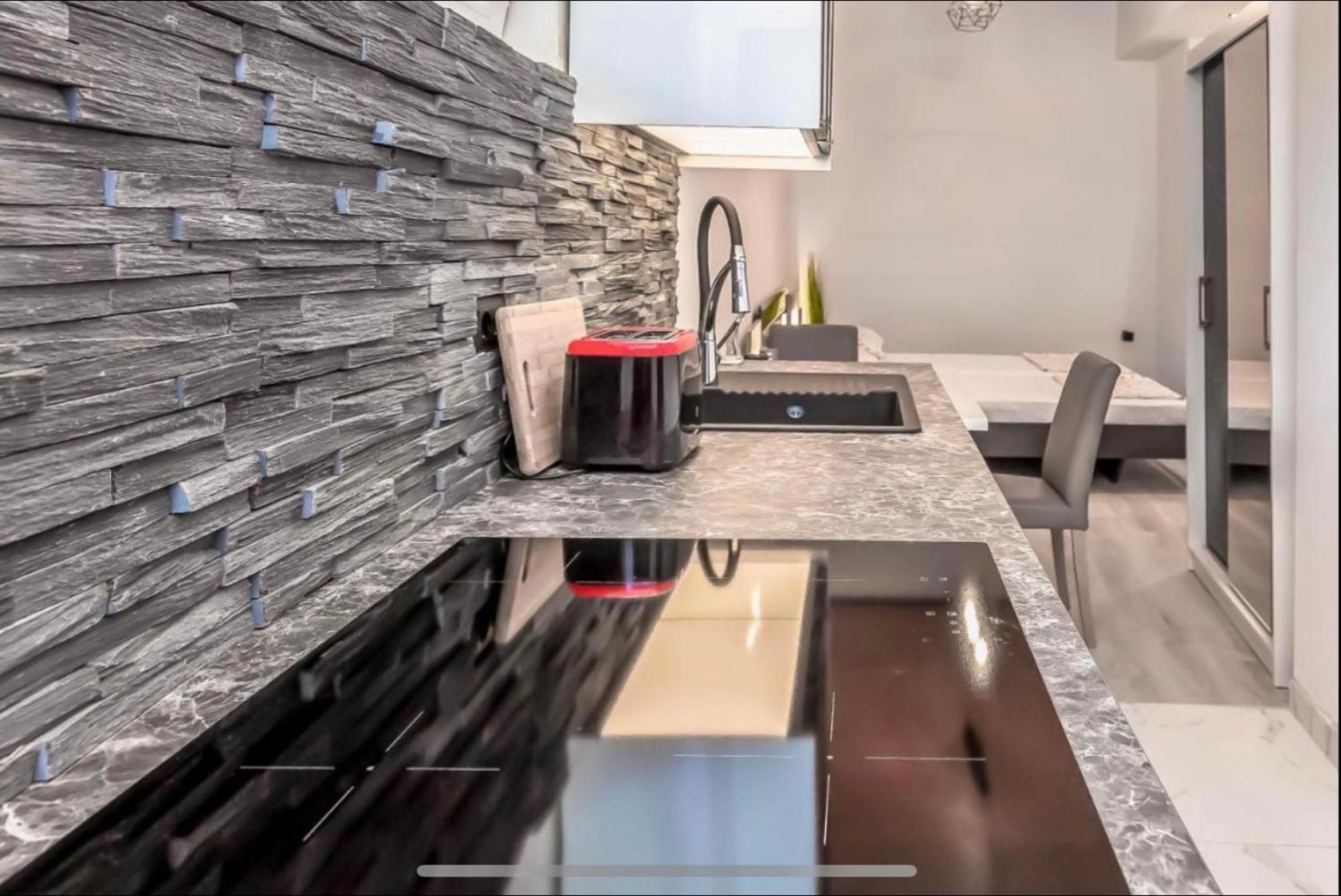 Apartment Ivana Black & White - Marusici *