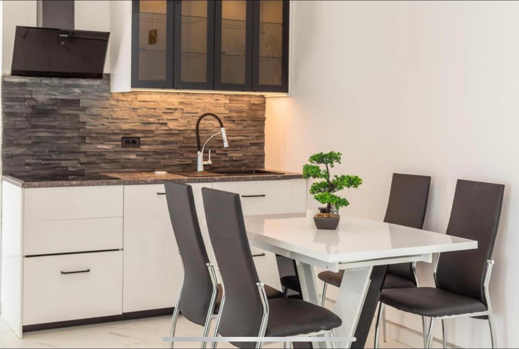 Apartment Ivana Black & White - Marusici Marusici (Split-Dalmatia)
